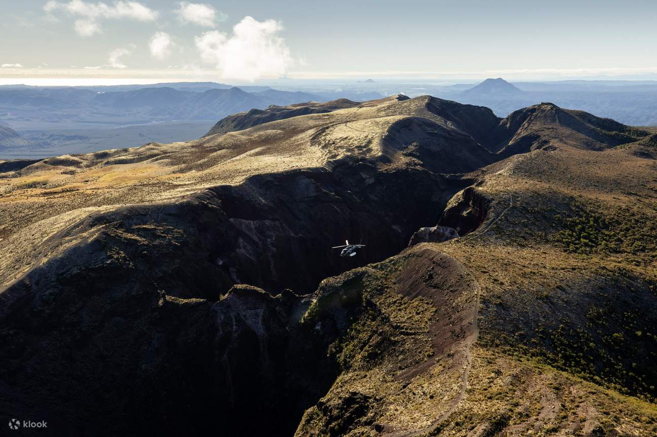 多良火山 (Mt. Tarawera) 壯麗的火山坑