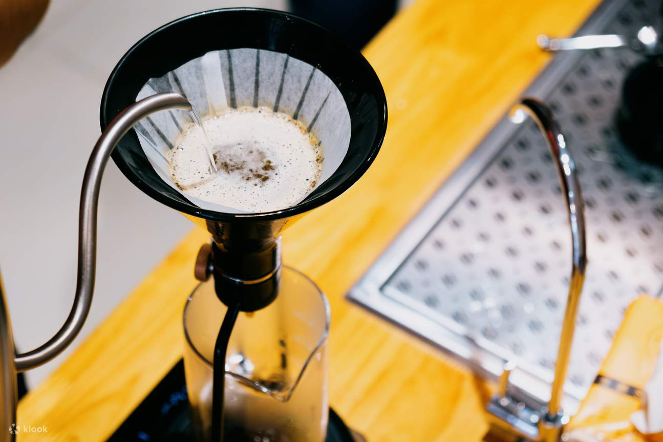 Hanoi Sorsi & Sapori – Un Percorso Culturale tra Caffè e Cibo di Strada