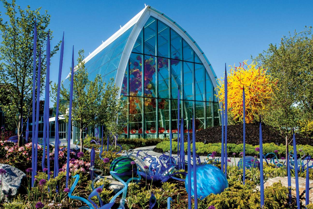 สัมผัสประสบการณ์สุดพิเศษกับพื้นกระจกอันโดดเด่นที่ Chihuly Garden and Glass ใจกลางดาวน์ทาวน์ซีแอตเทิล ด้วย Seattle CityPASS® (Seattle c3)