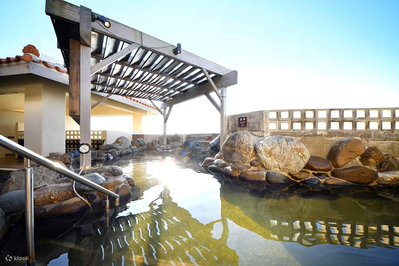 Three Rocks Senaga Okinawa Senaga-jima Ryujin Onsen-Erlebnis mit Meerblick (optional mit ...