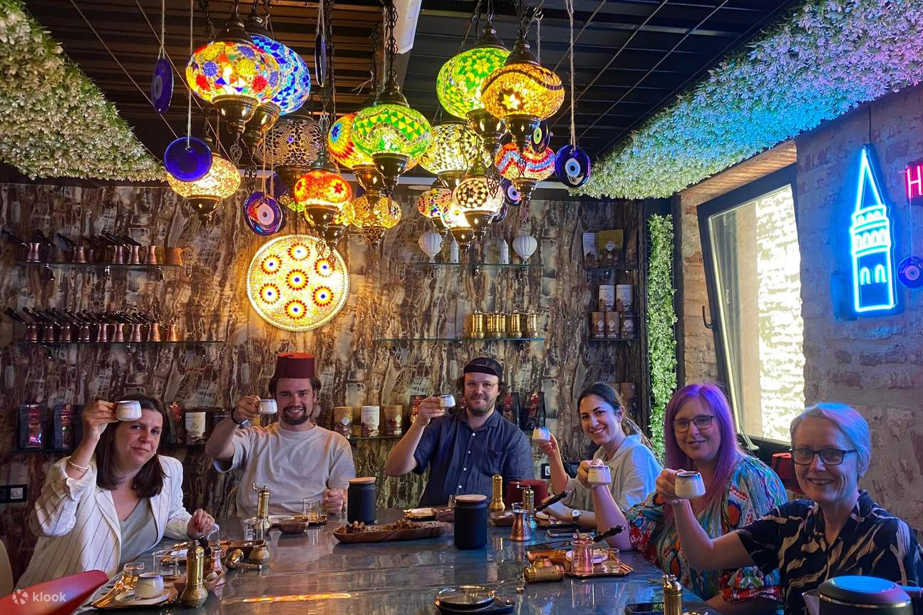 トルココーヒーのカップの底に映し出されるあなたの運勢を占ってみよう