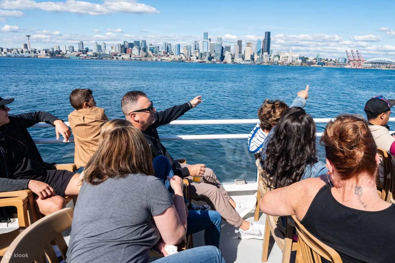 Disfrute viendo a los pasajeros maravillarse con las vistas panorámicas, sintiendo la refrescante brisa a bordo