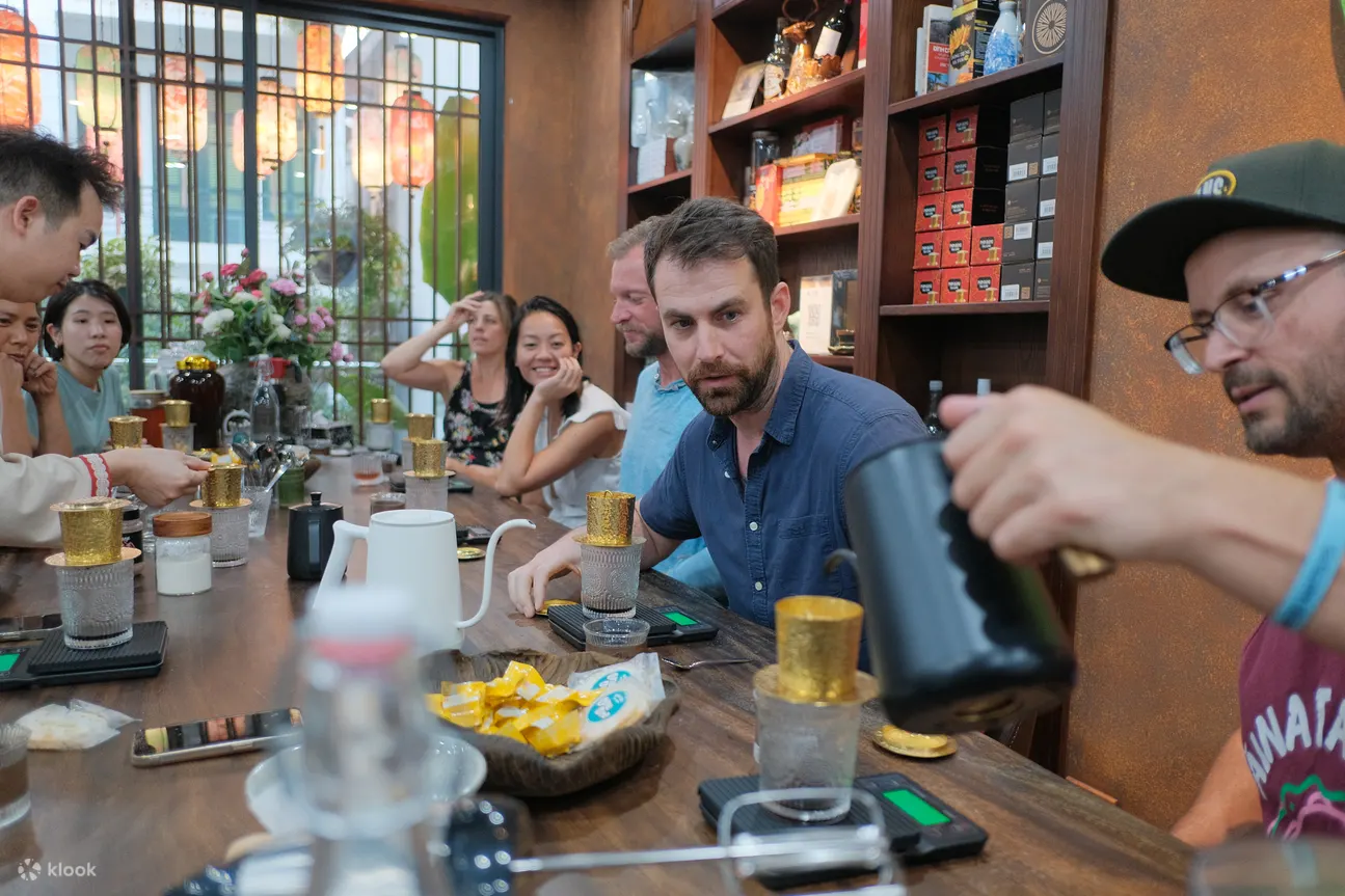 Brews & Bites：河内咖啡工坊提供传统餐点和葡萄酒