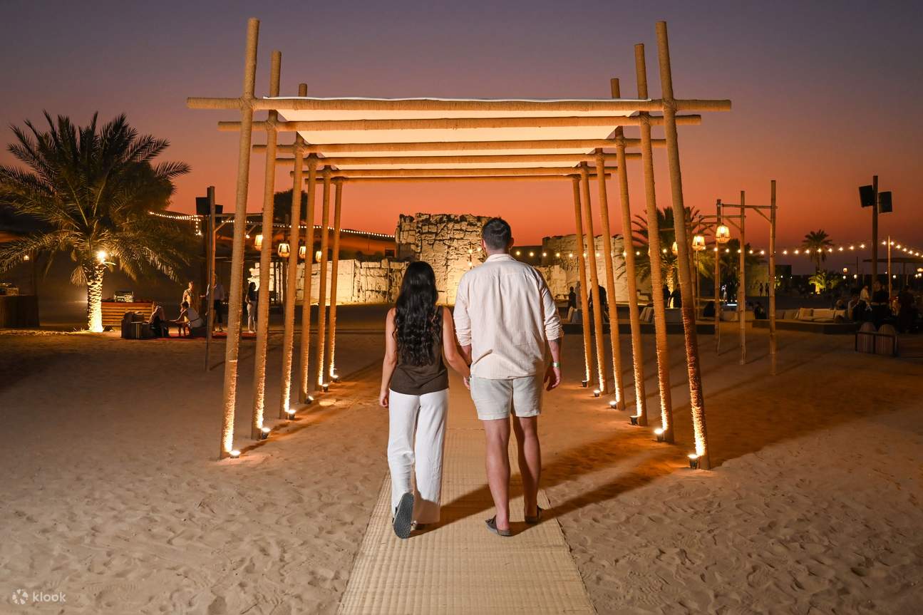 Pengalaman Makan Malam di Gurun di Fort Lisaili