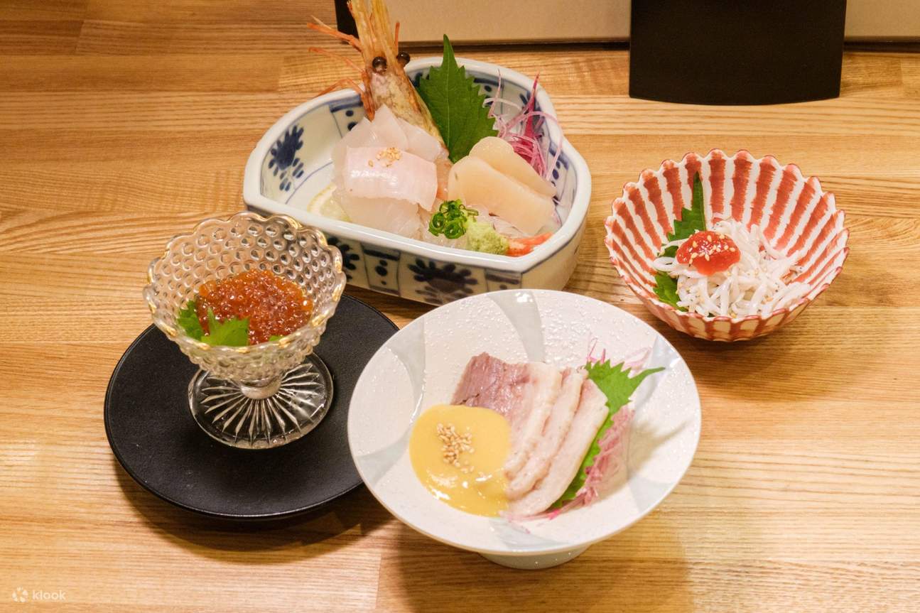 Apprenez l'art du maniement des couteaux et les secrets de la cuisine avec un chef professionnel de cuisine japonaise.