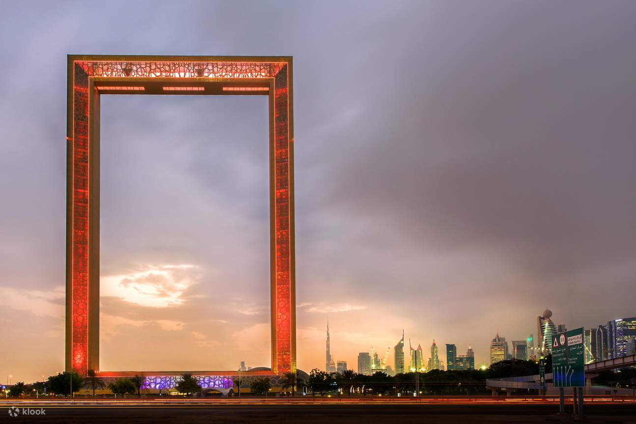 Dubai Frame während des Sonnenuntergangs