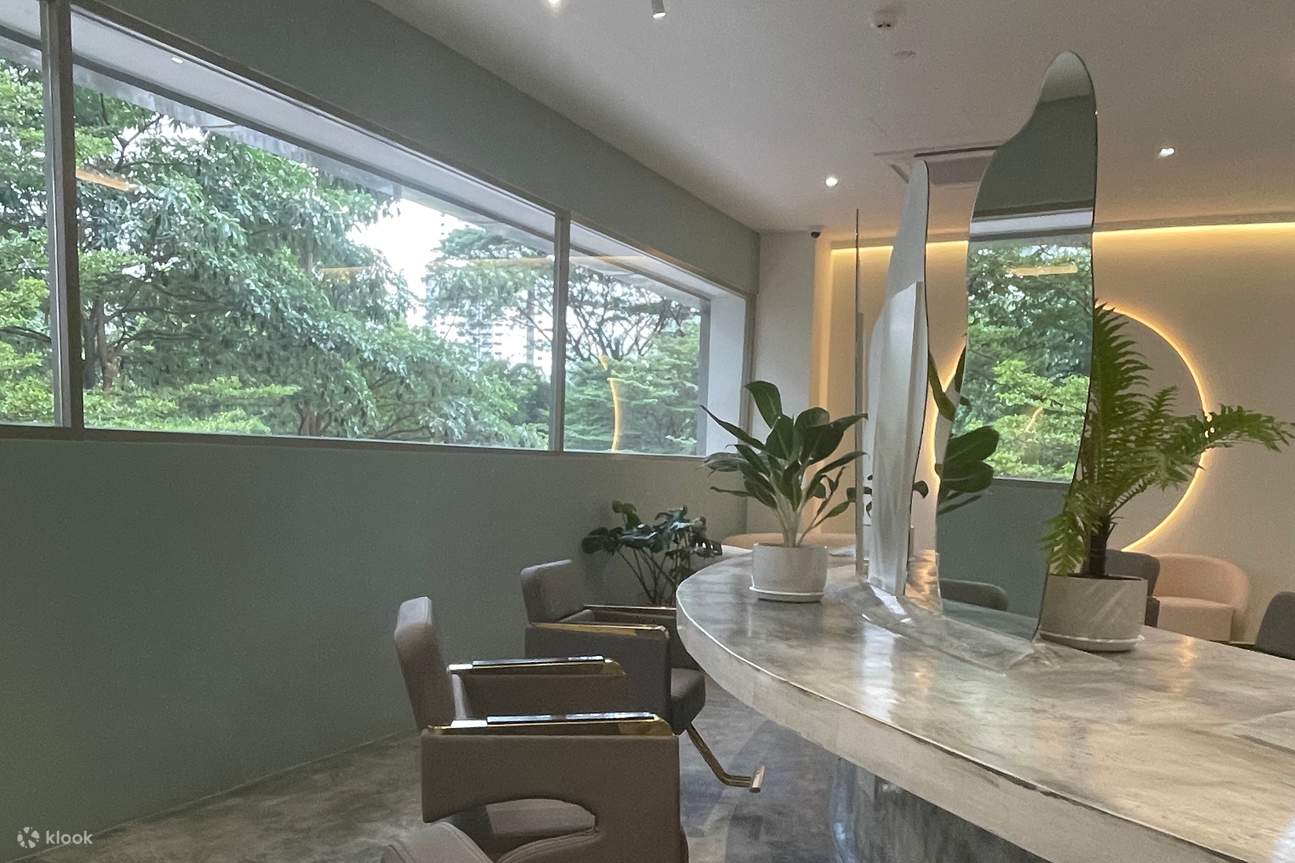 쿠알라룸푸르 포즈 헤드 스파에서 편안한 헤드 스파를 경험해보세요.