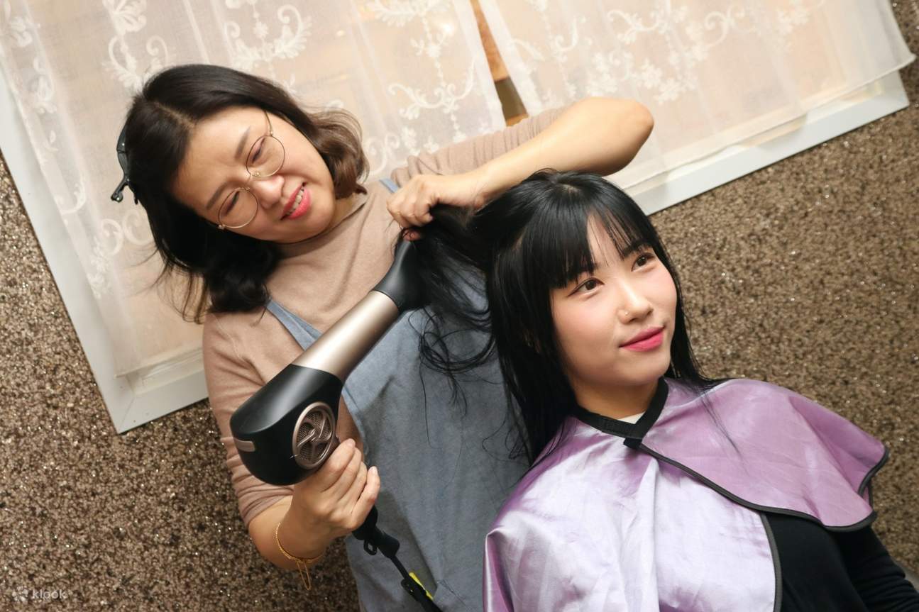 Decollete Lymph Massage