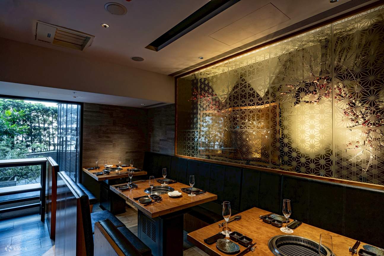 Van BBQ - MRT Zhongxiao Dunhua Station