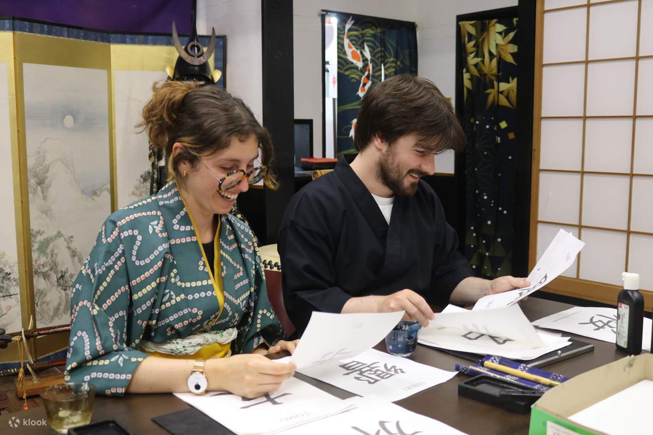 Pengalaman Kaligrafi OsakaCastle dengan Kimono/Interpretasi