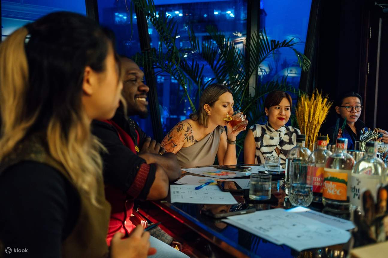 Pengalaman Mencicipi Minuman Keras Kerajinan di Hanoi