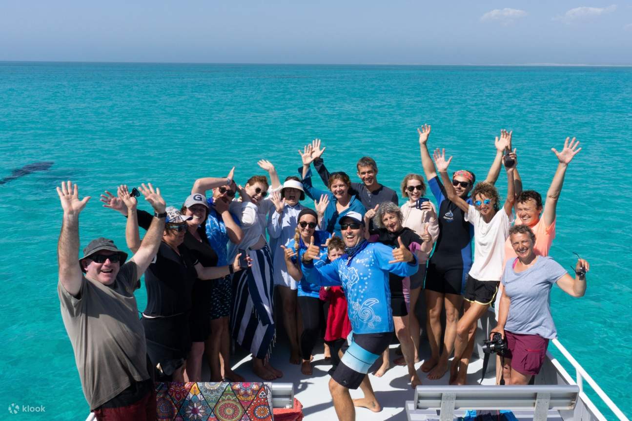 Групповое фото тура по наблюдению за кораллами