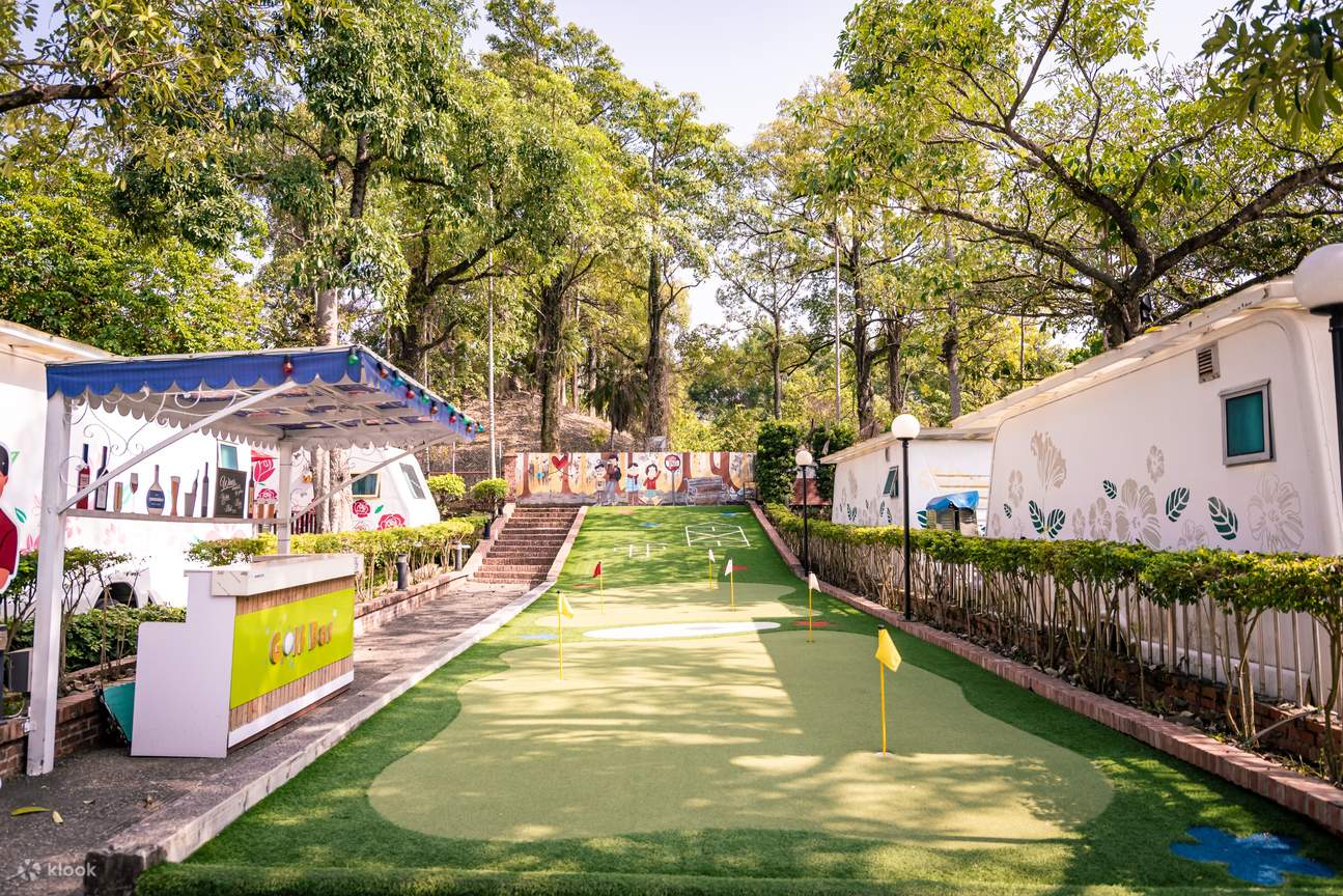 Poetry Garden Resort Golf Putting Green
