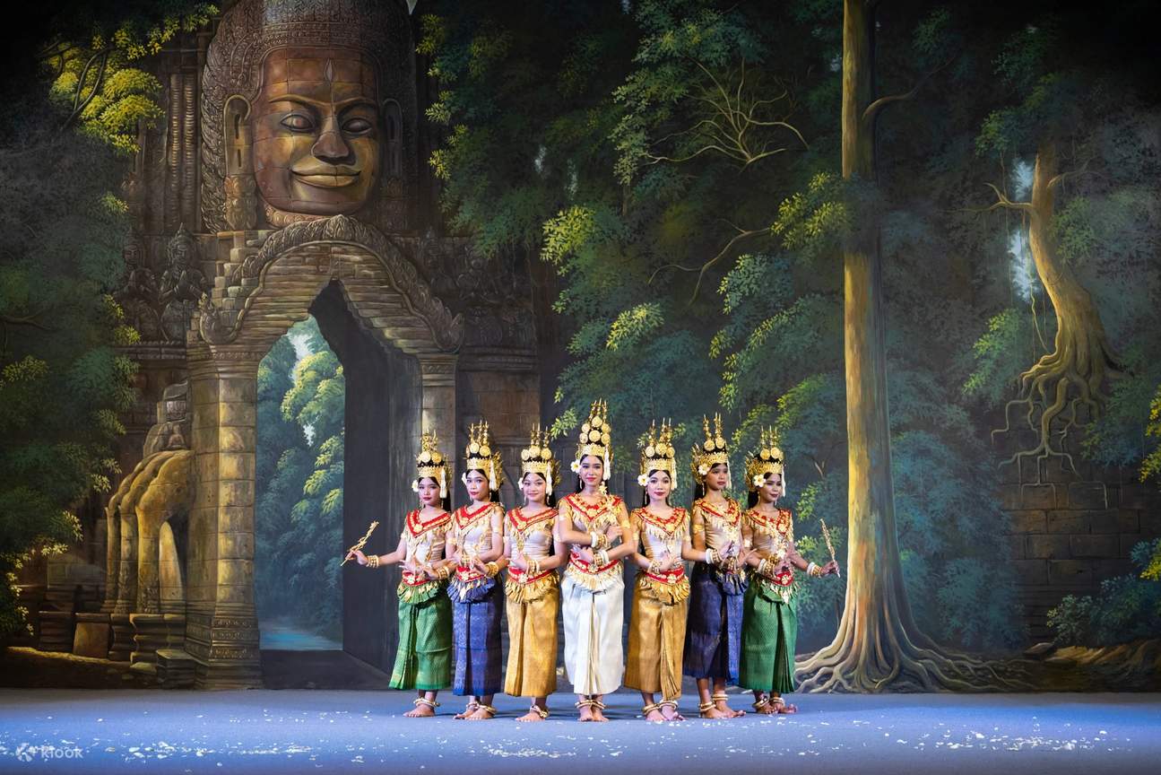 Cena a buffet con spettacolo Apsara (transfer gratuiti dall'hotel)