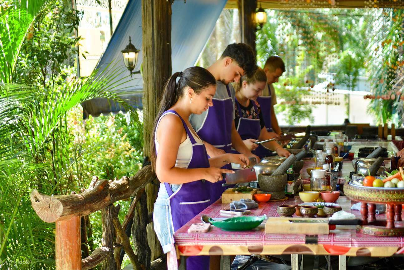 Lớp học nấu ăn tại Thai Charm Cooking School kèm bữa ăn ở Krabi