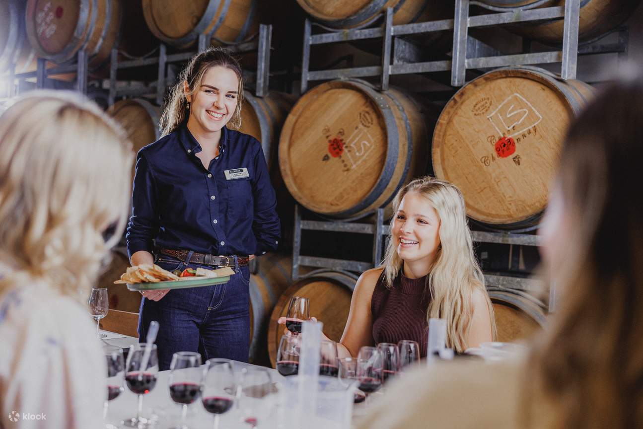 Создайте собственные винные купажи и получите удовольствие от этого процесса в Sirromet Winery