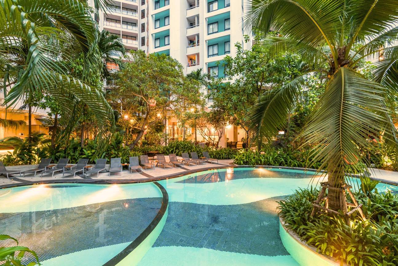 曼谷Flow Oasis Pool Lounge池畔浪漫晚餐