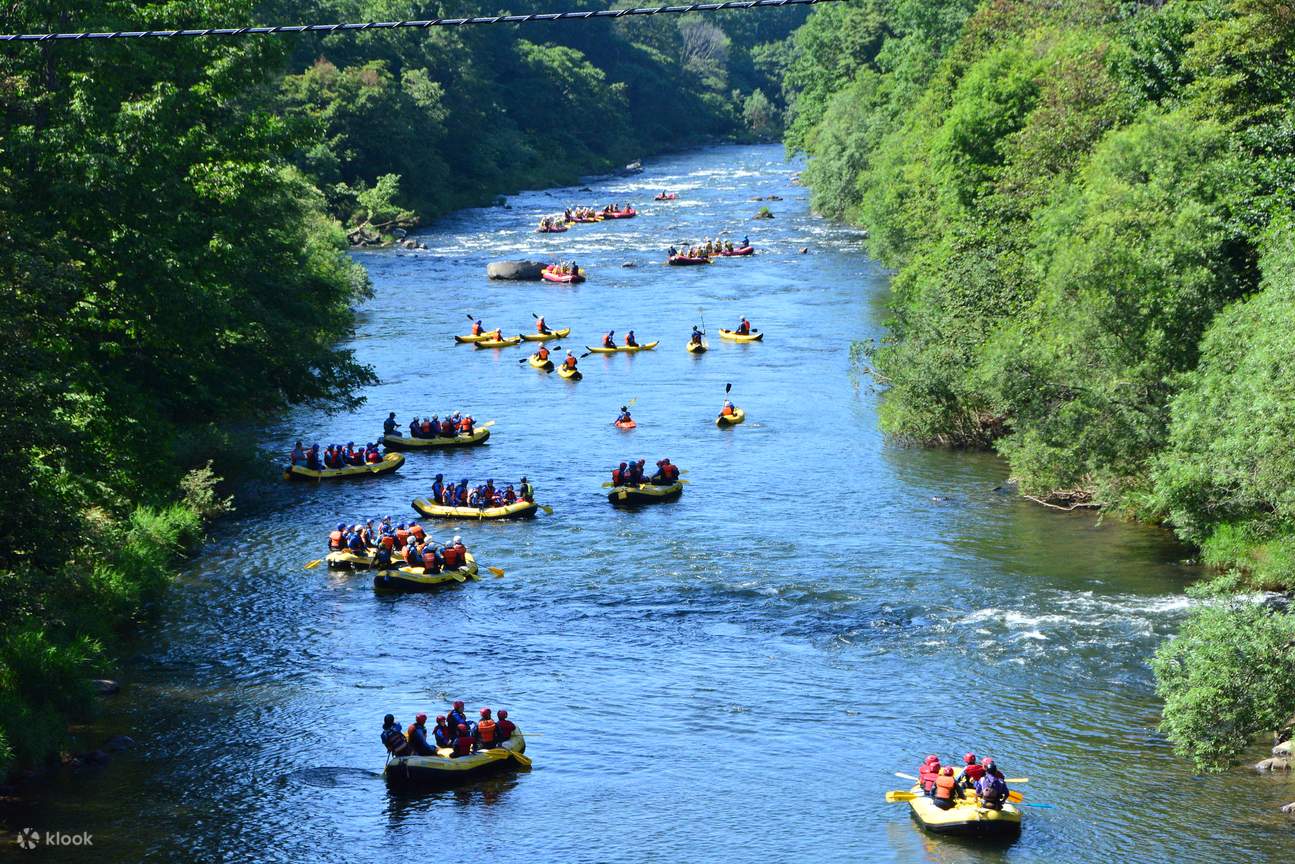 不分年龄皆可享受刺激的泛舟体验，绝对是畅玩北海道夏天的最佳方式！