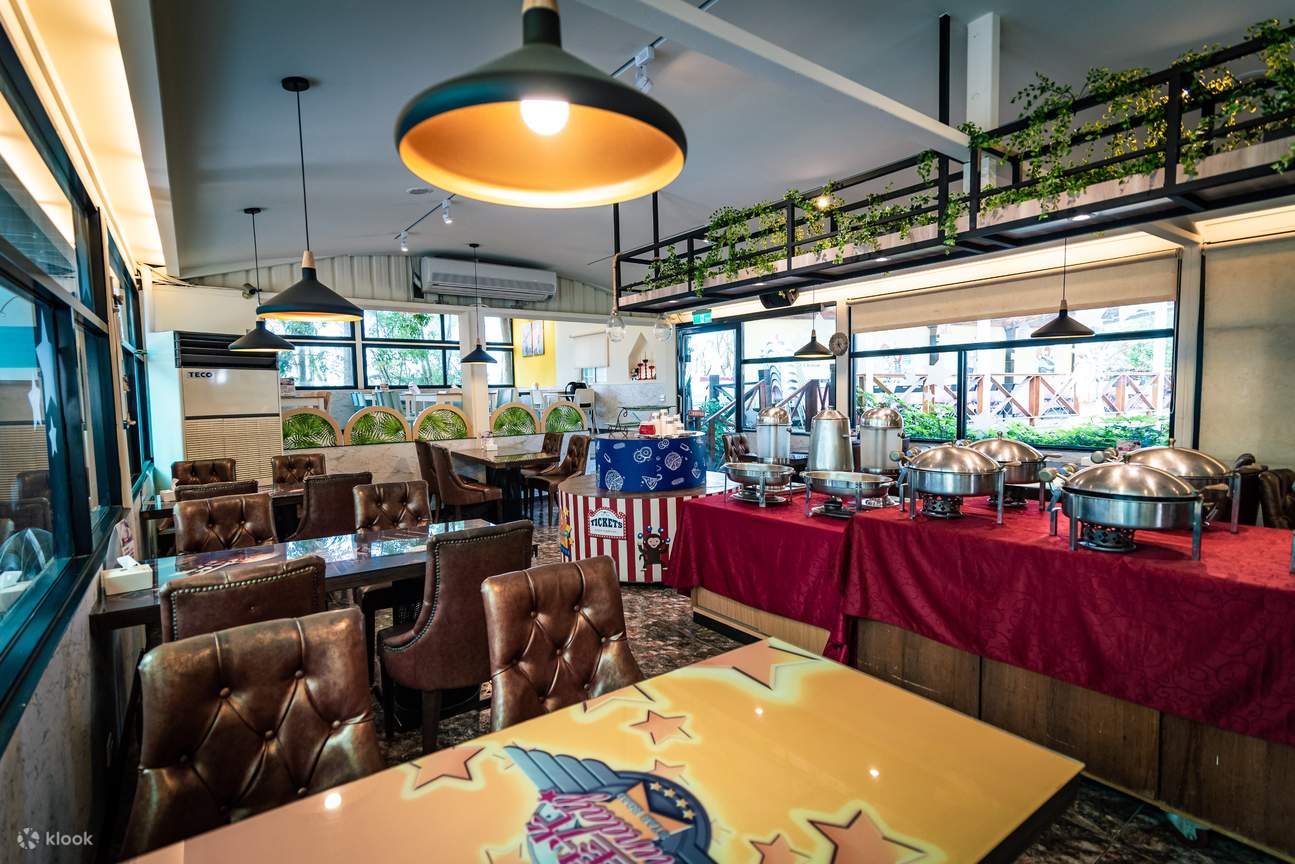 Star Light Restaurant at Poet Garden Resort