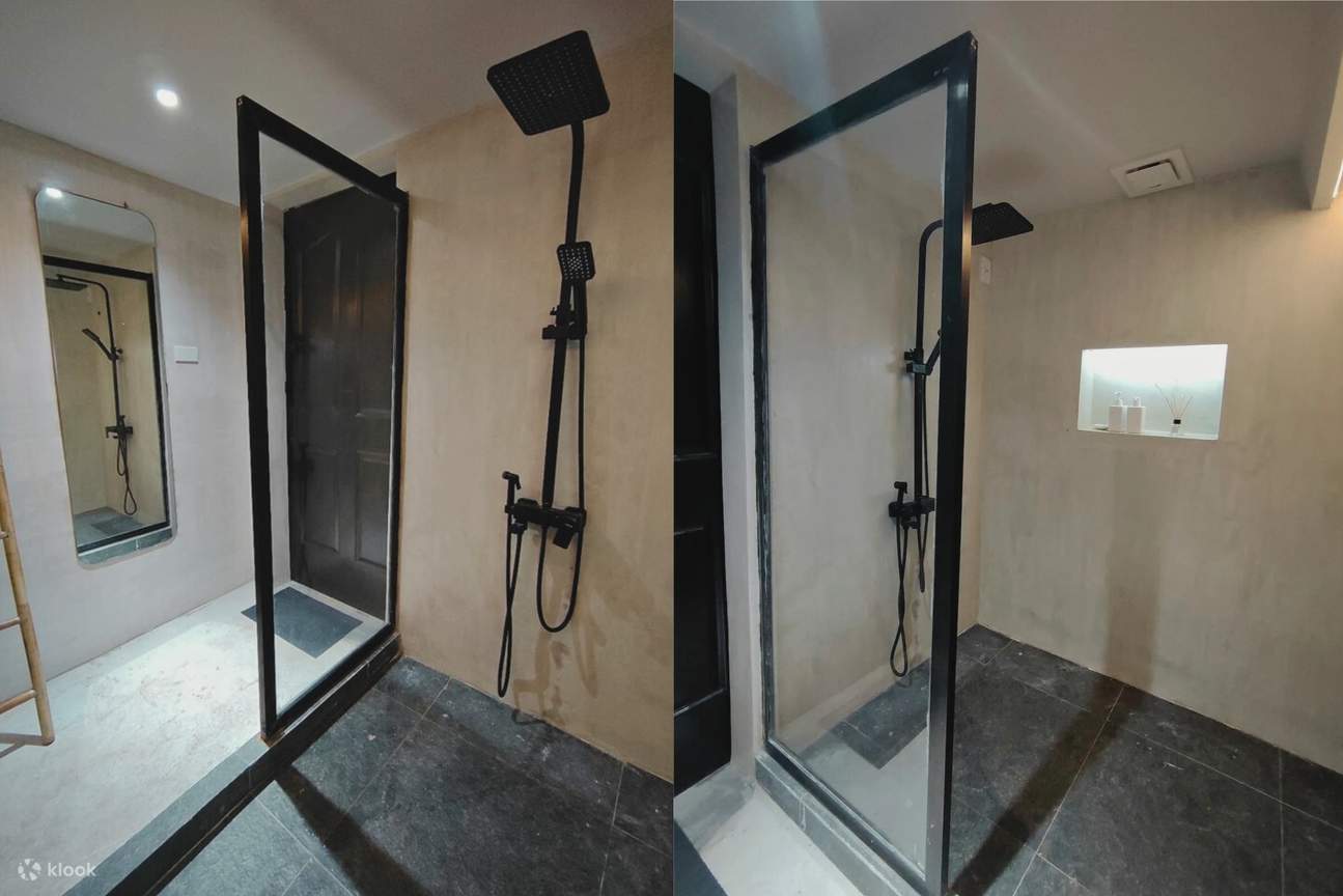 Une douche de salle de bain moderne