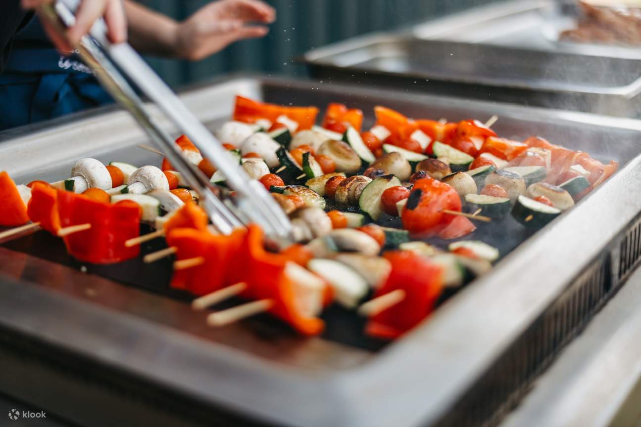 Pelbagai makanan dihidangkan semasa pelayaran ini
