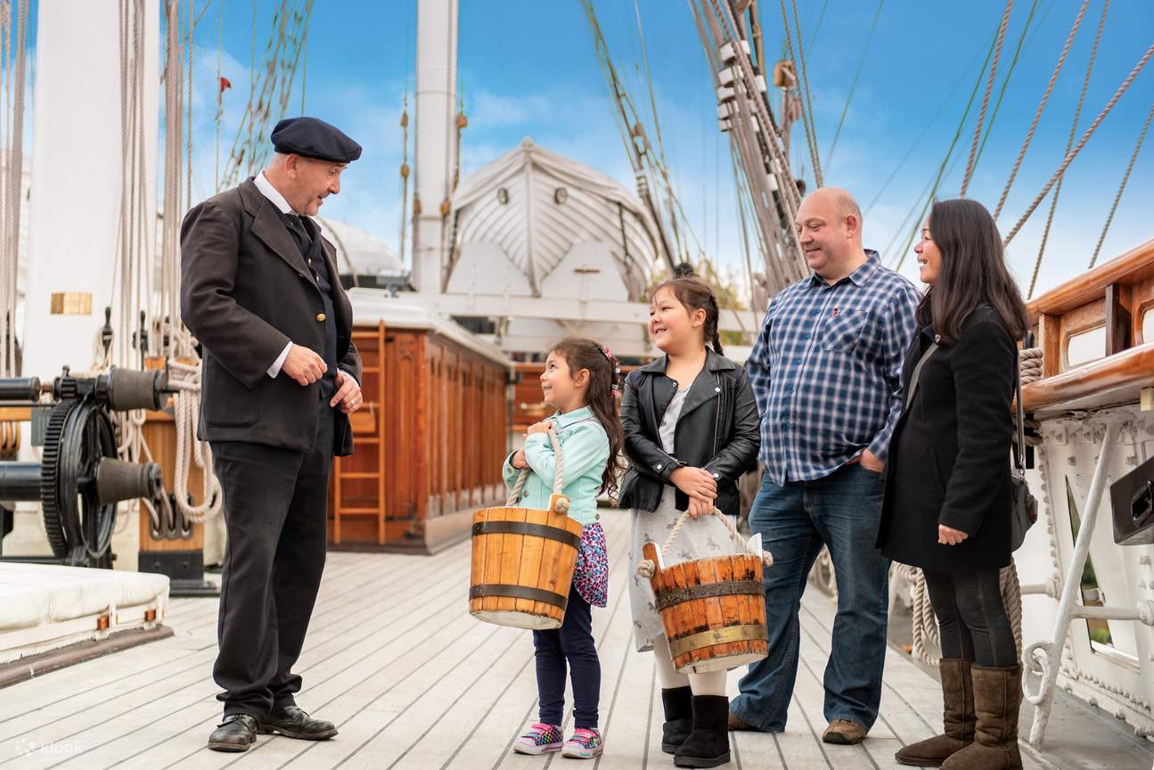 訪問者を歓迎するガイド