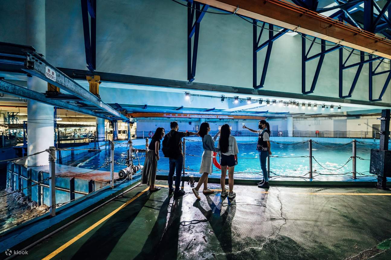 Bermalam di Akuarium Marin