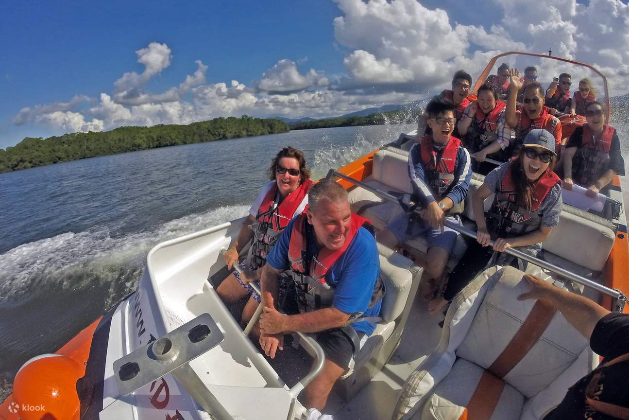 Держитесь крепче, пока Bad Fishy мчится по мангровым каналам и открытым водам!