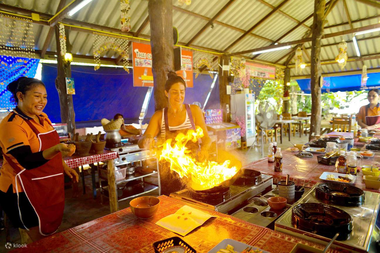 Lớp học nấu ăn tại Thai Charm Cooking School kèm bữa ăn ở Krabi