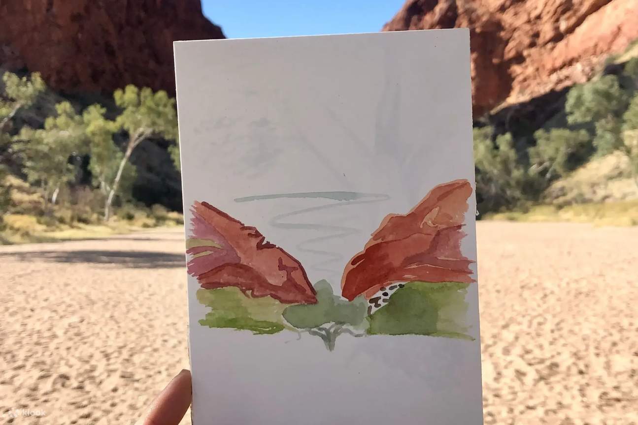 Abadikan warna-warna cerah matahari terbenam Outback sambil melukis di lingkungan yang menginspirasi