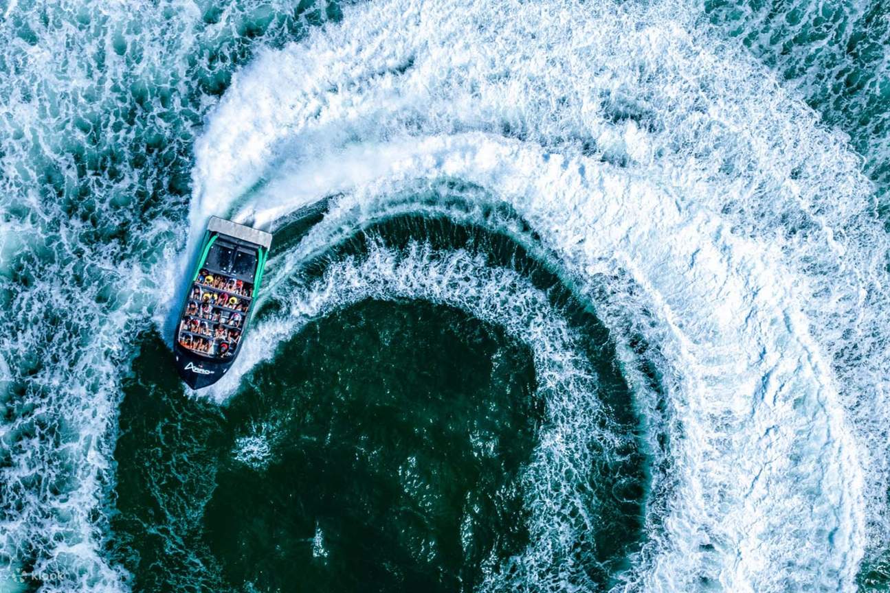 giro de 360 grados en lancha a reacción