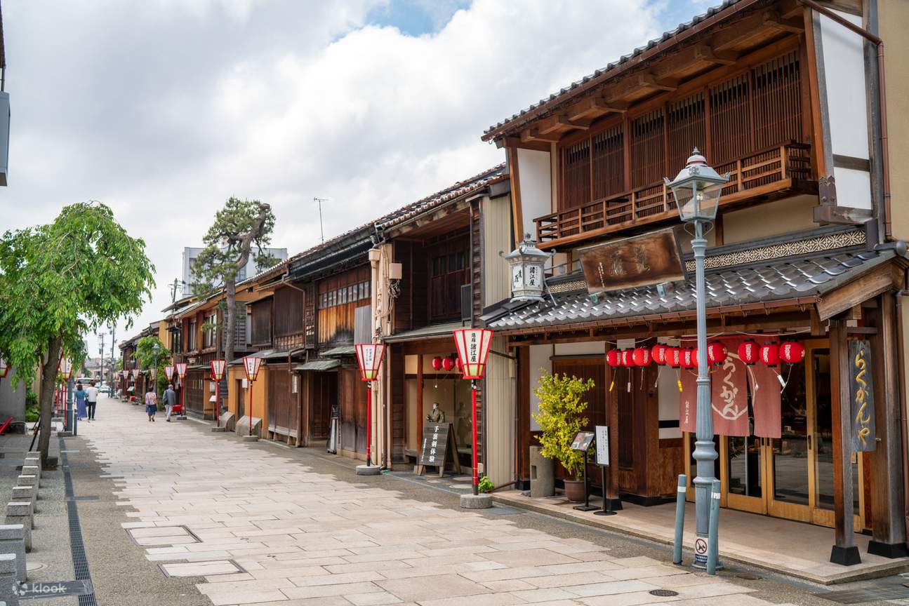 Тур на электровелосипедах по Канадзаве: станция Канадзава, район Хигаси-чая и др.