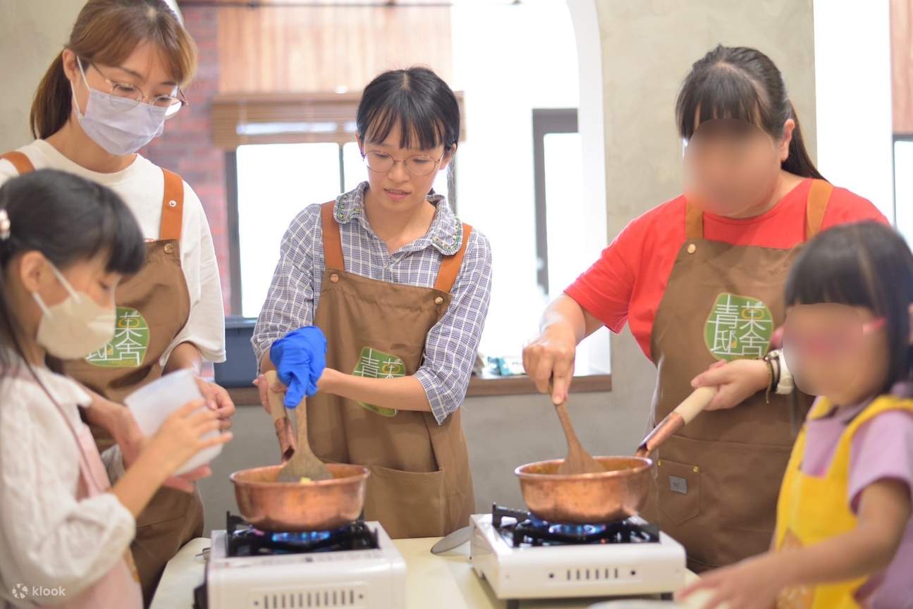 Follow the instructions of our bronze medal-winning jam instructor and feel confident every step of the way!