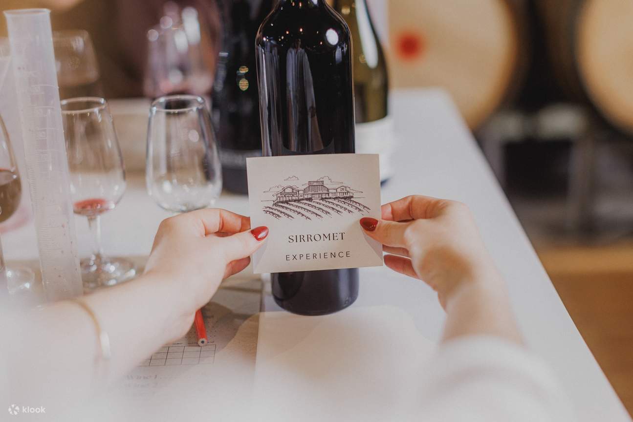 Развивайте навыки купажирования с профессиональными виноделами в винодельне Sirromet.