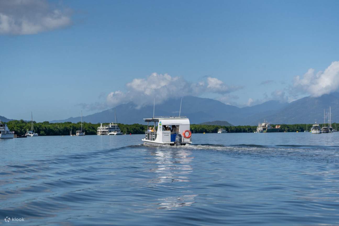 Pelayaran Melawat Pemandangan dan Matahari Terbenam di Cairns