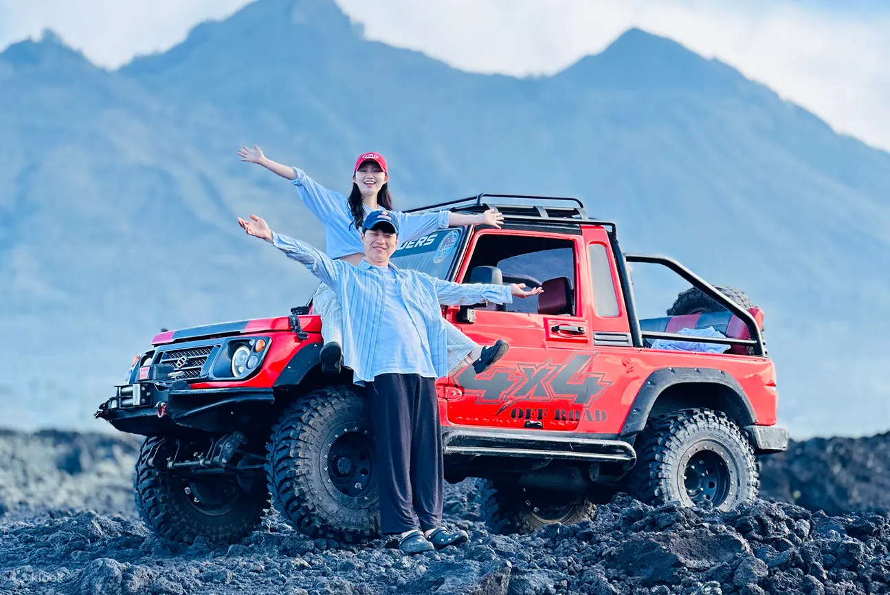 巴杜尔山日出吉普车和徒步旅行包含 Insta360