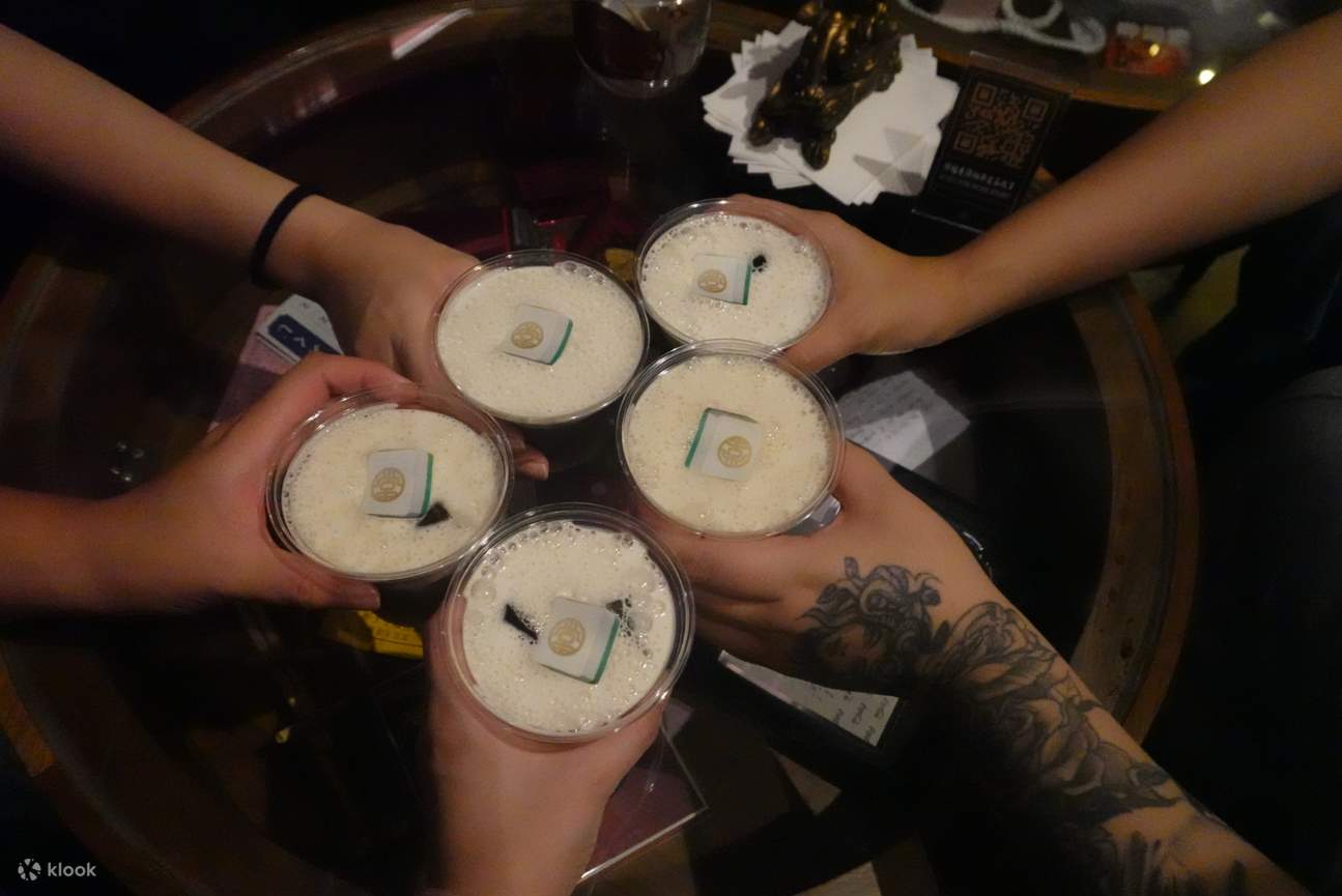 Vita notturna a Taipei, Zhongshan e Linsen North Road - Tour dei bar e tour a piedi notturno di pollo fritto salato