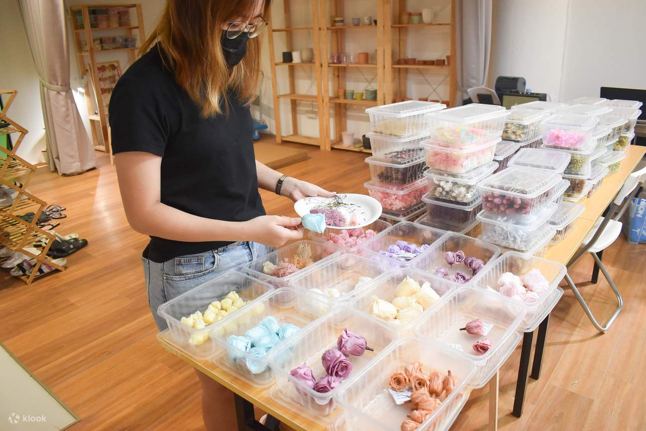 เวิร์คช็อปทำดอกกุหลาบจริงในโดมแก้ว ที่สิงคโปร์