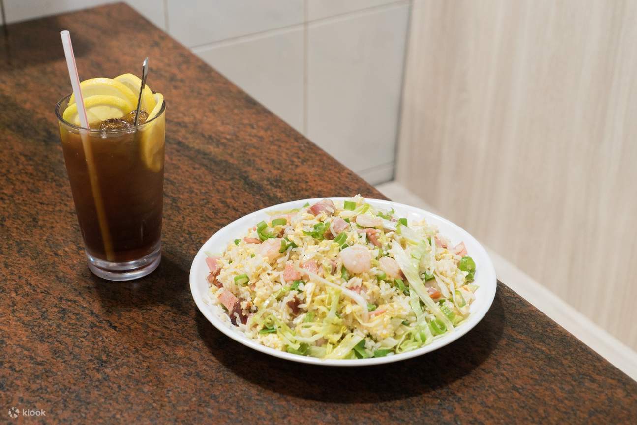 ข้าวผัดสไตล์หยางโจวที่ร้าน Fook Kee ในย่านหว่านไจ๋