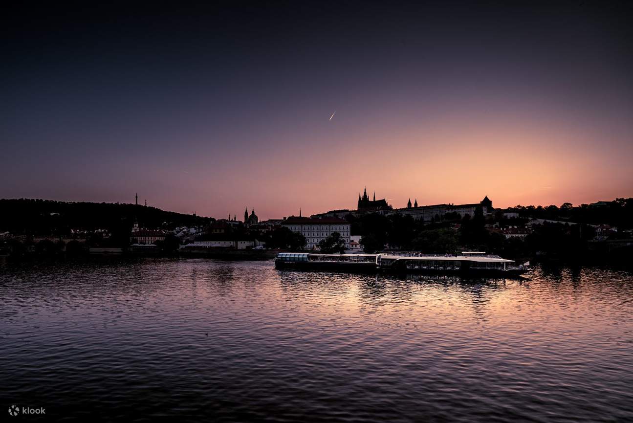 crucero al atardecer