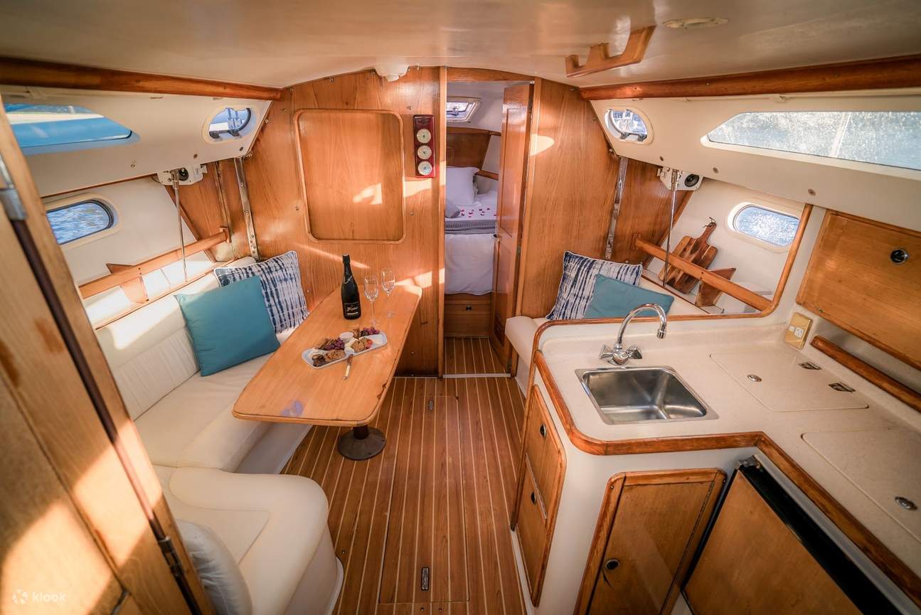 พื้นที่ใต้ดาดฟ้าแสนสบาย