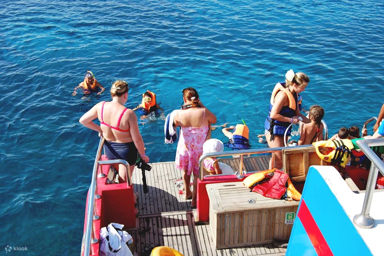 Aventure sous-marine en mer Rouge : Semi-sous-marin et plongée avec tuba