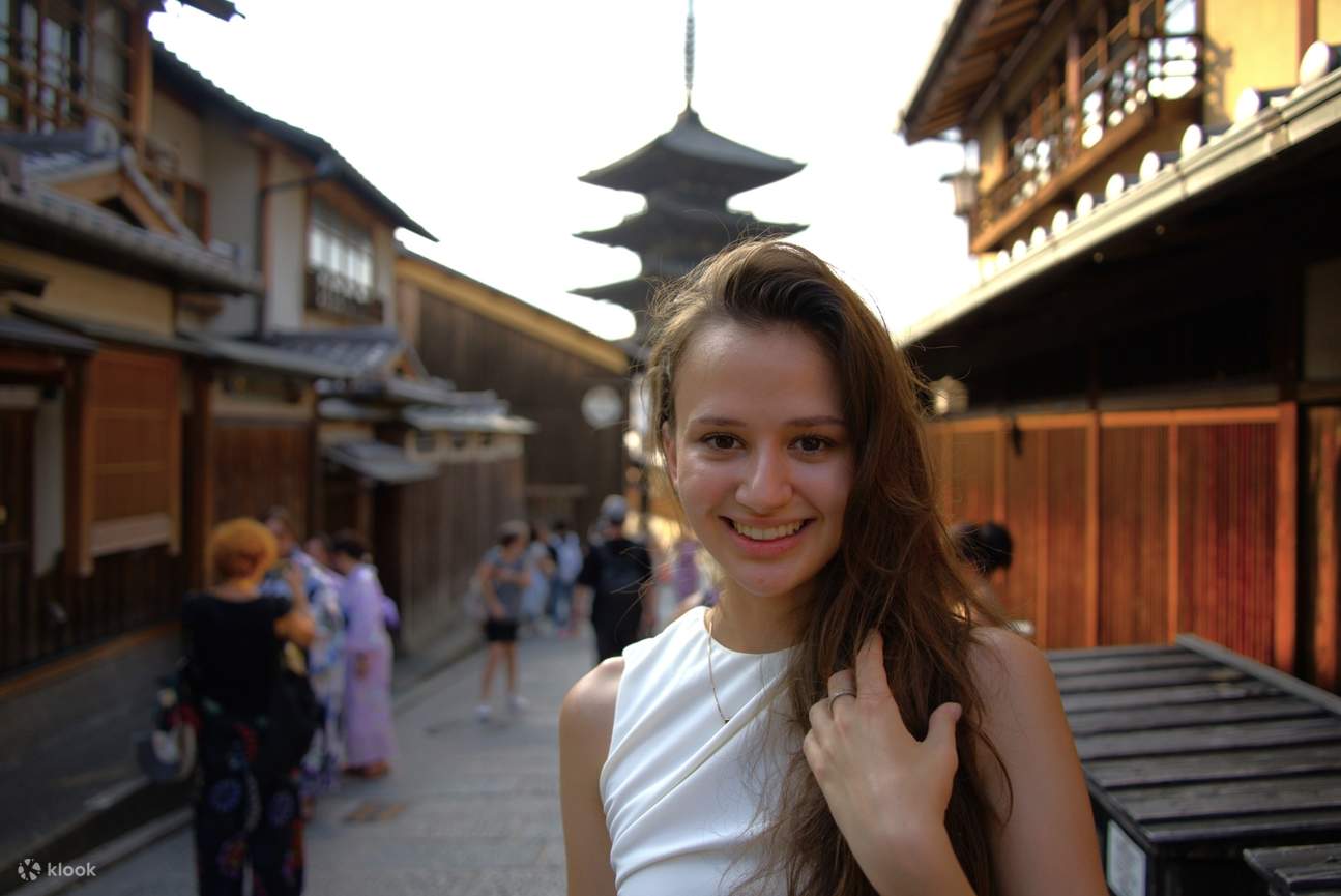 Yasaka Shrine, Yasaka Koshin-do Temple, Yasaka Pagoda, and Kiyomizu-dera Temple Photo Tour