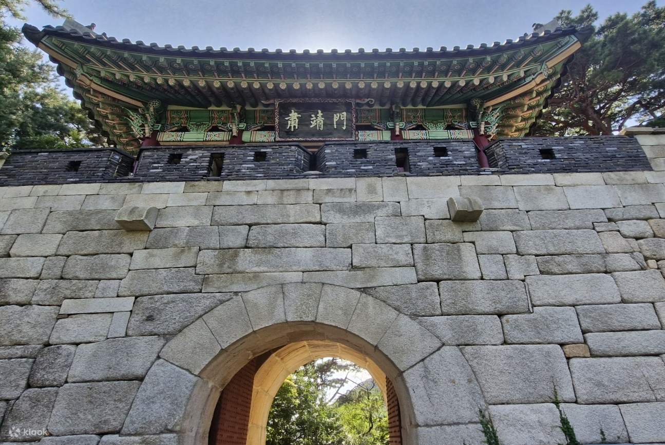 Bukchon/Bugaksan Walking Tour(Love Next Door shooting Places) - Klook