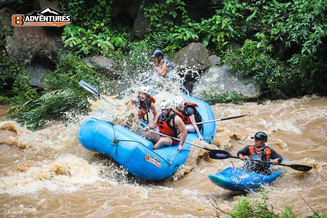 Trải Nghiệm Đi Bè Phao Với 8Adventures