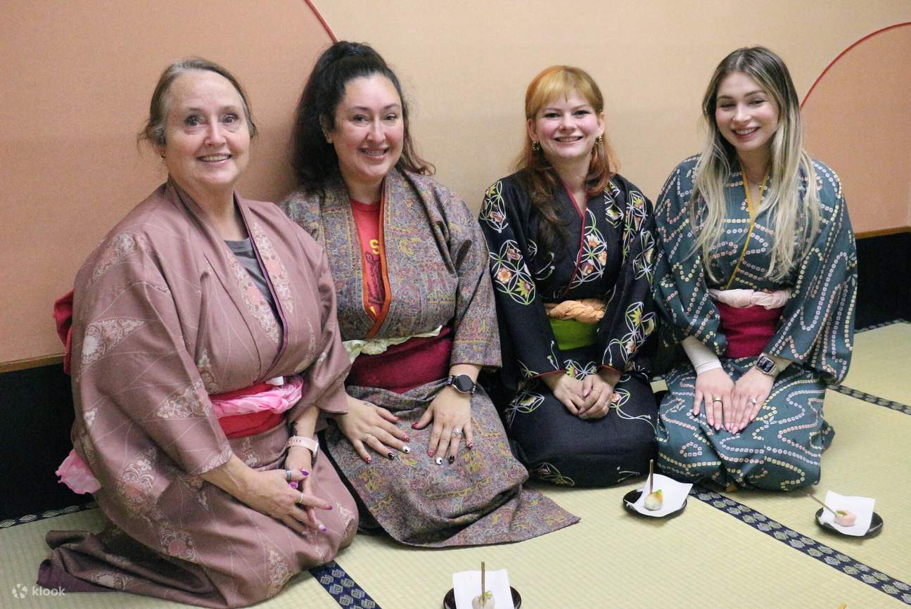 Learn Zen in a class of making Matcha Tand writing brushes in kimono