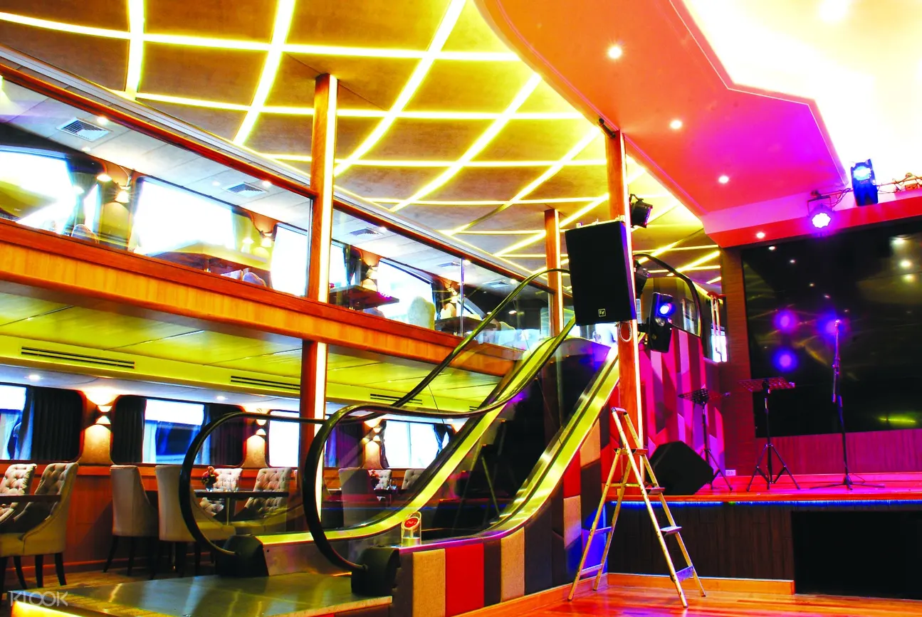 曼谷璀璨珍珠號晚餐