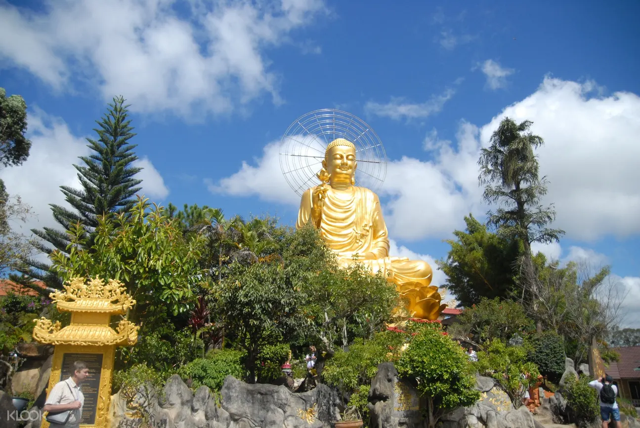 大叻金佛像（Van Hanh Pagoda）