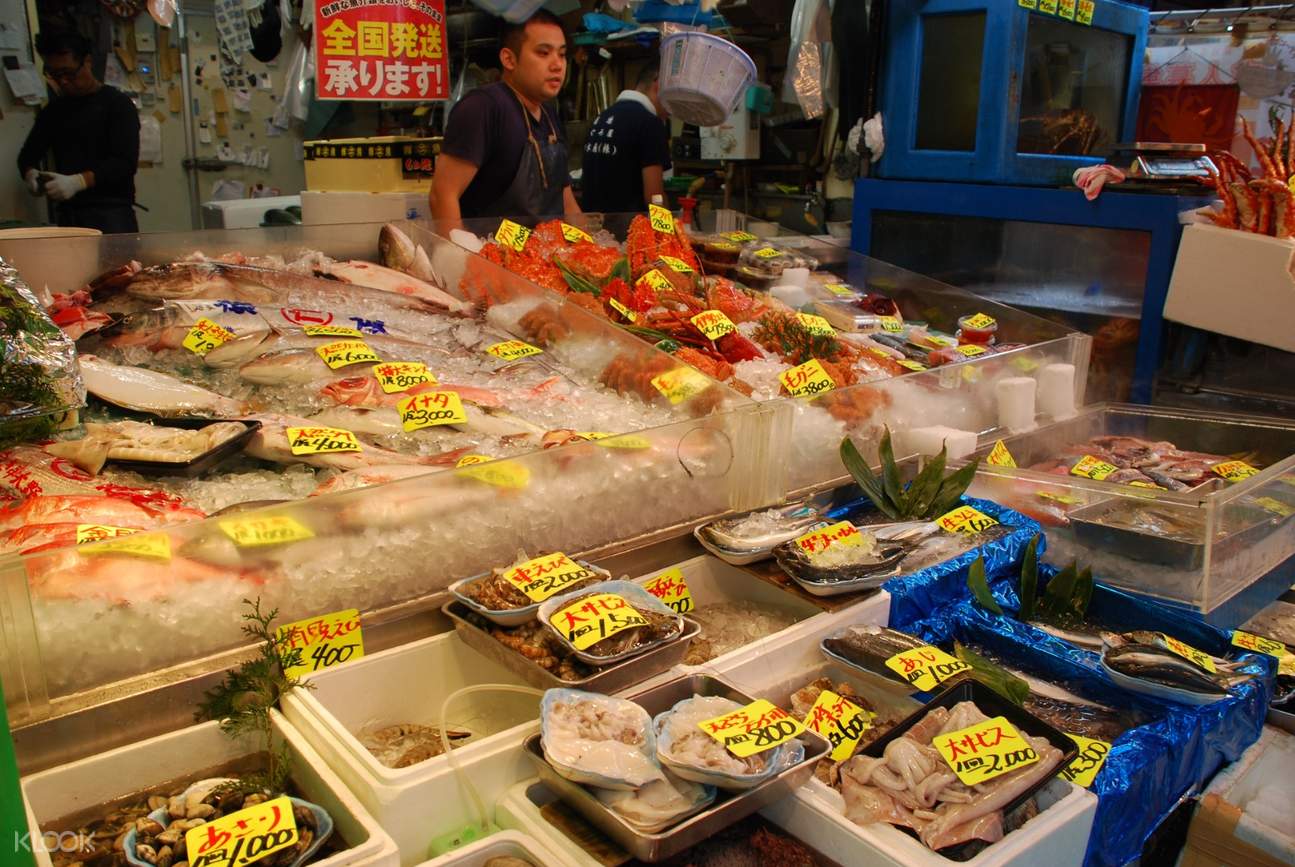 Tsukiji Fish Market Food and Drink Half Day Tour