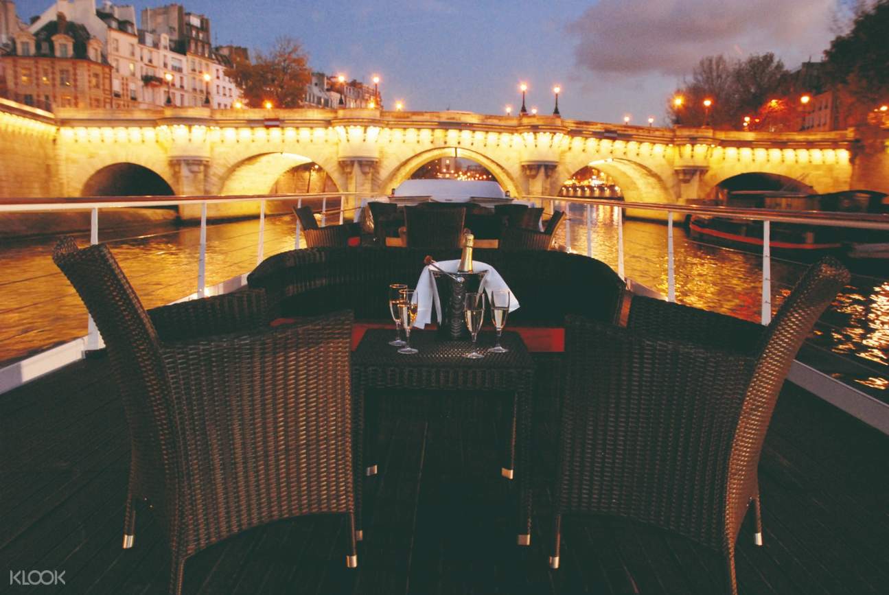 private dinner cruise on the seine